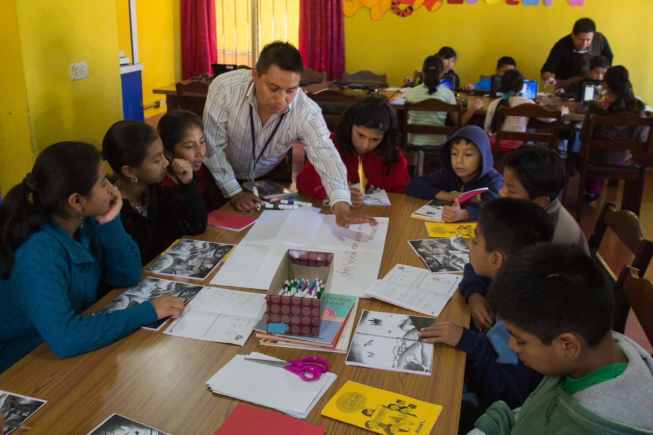 Child Aid's Jorge Sanum leads the book club at the Tzumpago municipal library.